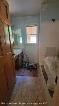 315-315 Broadleaf Ln photo'
