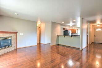 777 SW 1st Ave in Oak Harbor, WA - Foto de edificio - Building Photo