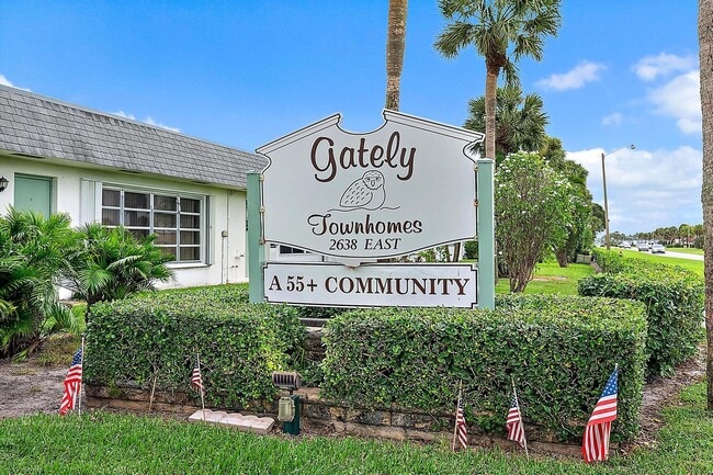 2638 Gately Dr E in West Palm Beach, FL - Building Photo - Building Photo