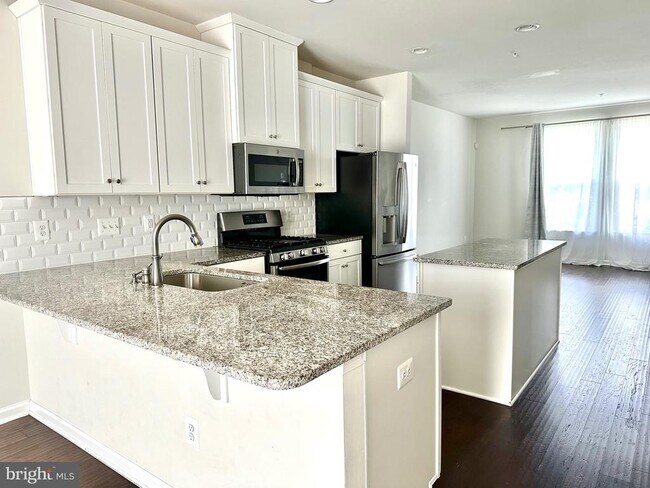 22370 Lucas Ter in Ashburn, VA - Building Photo - Building Photo