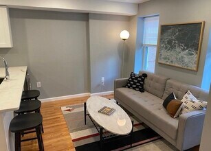13 Wiget St, Unit 3 in Boston, MA - Foto de edificio - Building Photo
