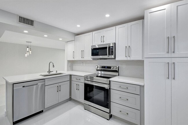 15378 Lakes of Delray Blvd, Unit TROWBRIDGE A COND