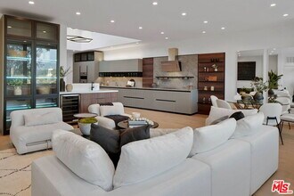 2354 Riverside Dr in Los Angeles, CA - Building Photo - Building Photo