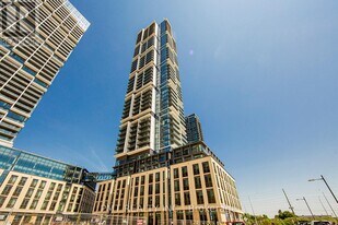 7890 Jane St in Vaughan, ON - Building Photo