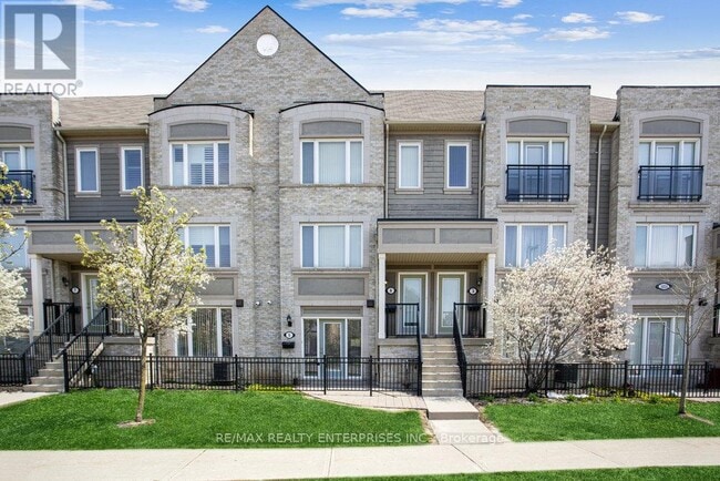 5055 Oscar Peterson Blvd in Mississauga, ON - Building Photo - Building Photo