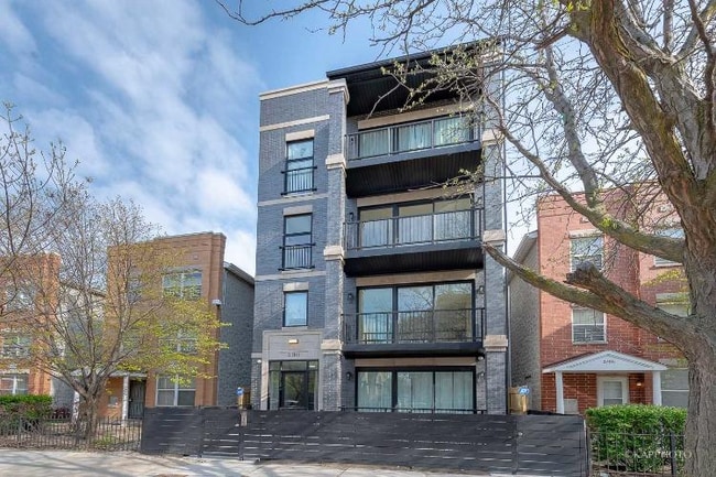 2110 W Washington Blvd in Chicago, IL - Foto de edificio - Building Photo