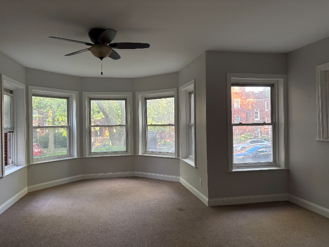 7818 S Bennett Ave in Chicago, IL - Building Photo - Building Photo