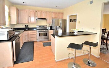 14614 Stream Pond Dr in Centreville, VA - Building Photo - Building Photo