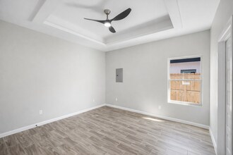 2409 Indian Creek Ave in McAllen, TX - Foto de edificio - Building Photo