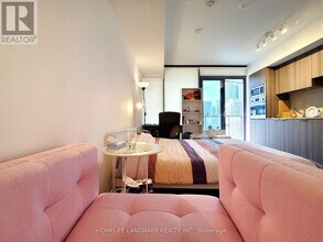 11 Wellesley St W in Toronto, ON - Building Photo - Building Photo