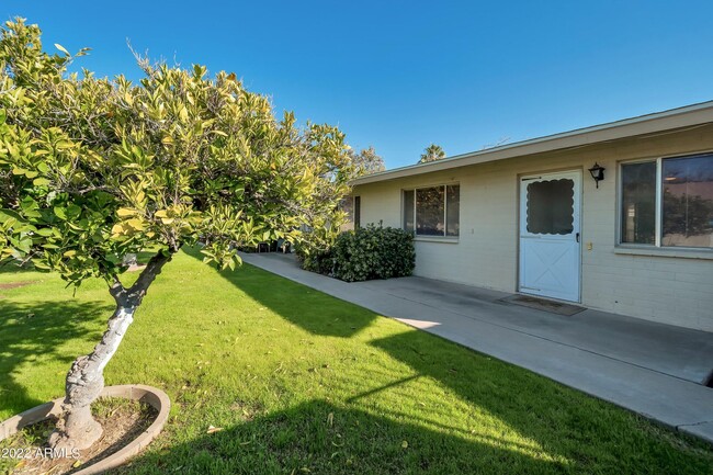 1422 E Dana Ave
