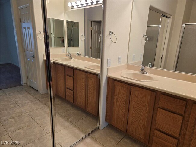 5196 Alfingo St in Las Vegas, NV - Building Photo - Building Photo