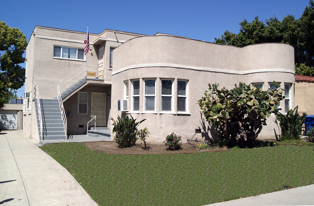 853 N Mansfield Ave in Los Angeles, CA - Building Photo