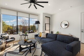 2802 Oak Crest Ave in Austin, TX - Foto de edificio - Building Photo