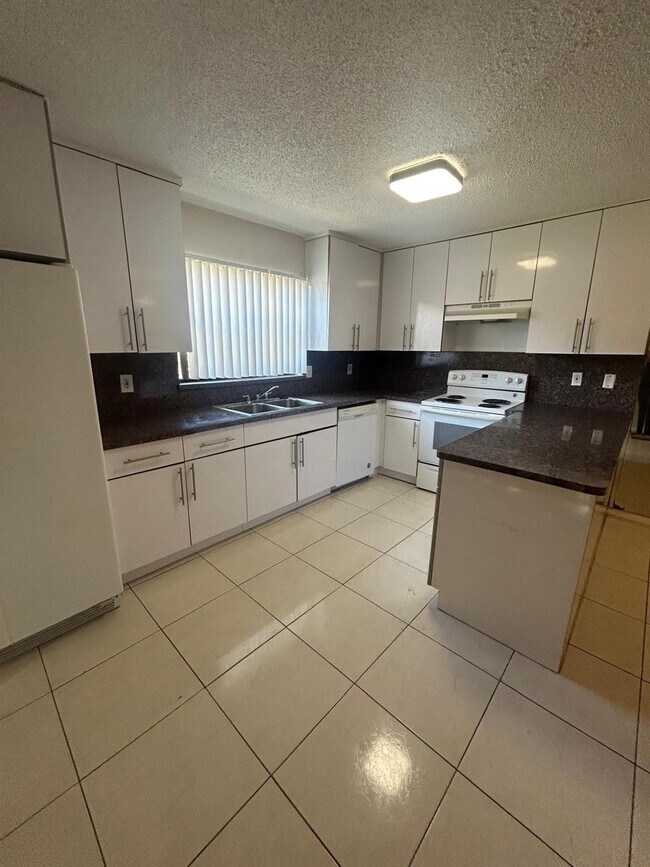 5821 Swordfish Ct in Tamarac, FL - Building Photo - Building Photo