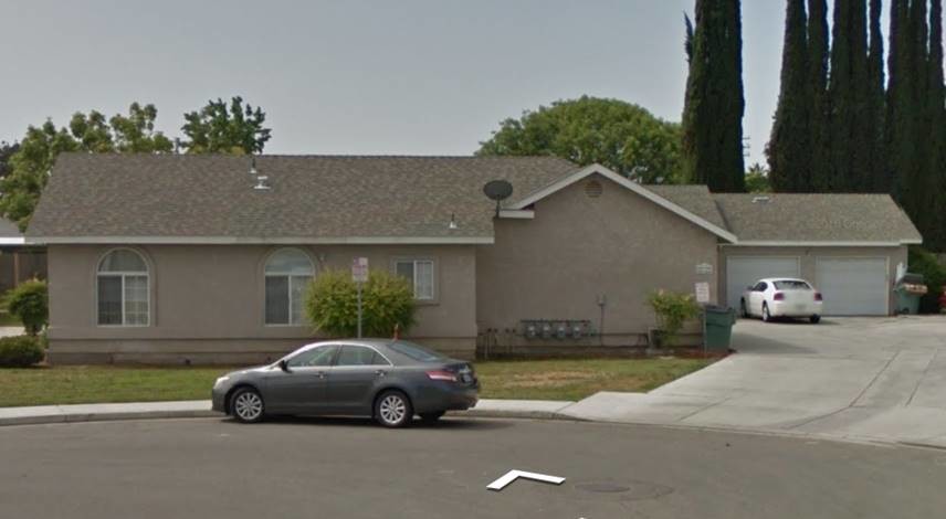 2417 W Sunnyside Ave in Visalia, CA - Building Photo