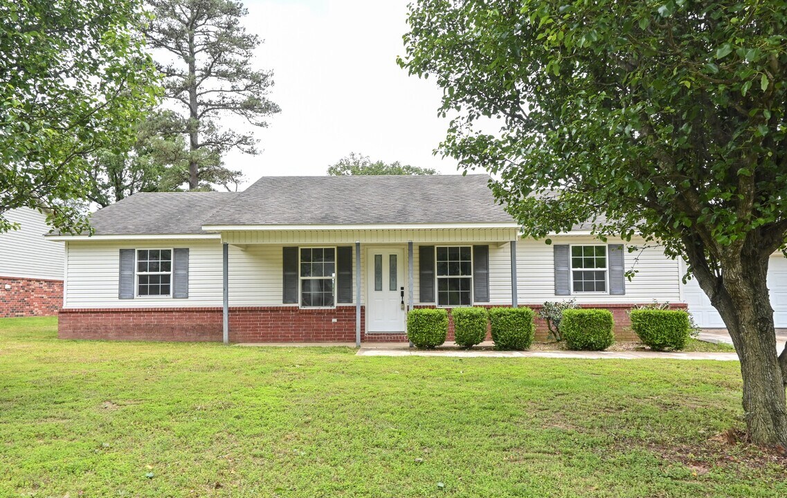 1002 Tate St in Clarksville, AR - Building Photo