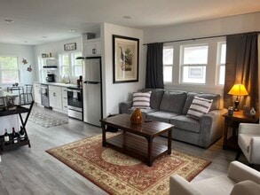 1002 W Broadway in Columbia, MO - Building Photo - Building Photo