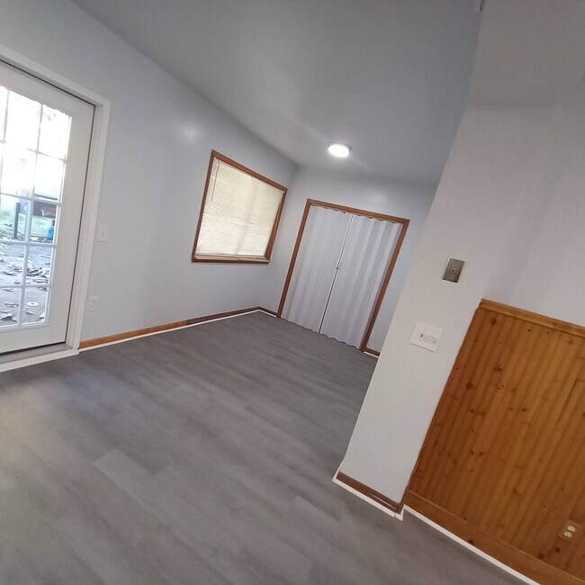 317 19th St, Unit 1 in Watervliet, NY - Foto de edificio - Building Photo