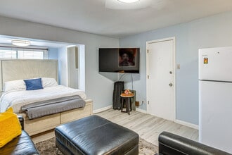 8136 S Kedzie Ave in Chicago, IL - Building Photo - Building Photo