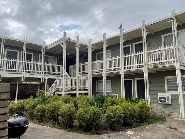 property at 2006 Sul Ross St