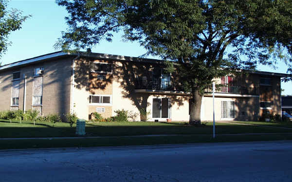 44 S Church St in Addison, IL - Building Photo