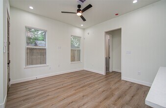 4603 Edison St in Houston, TX - Building Photo - Building Photo