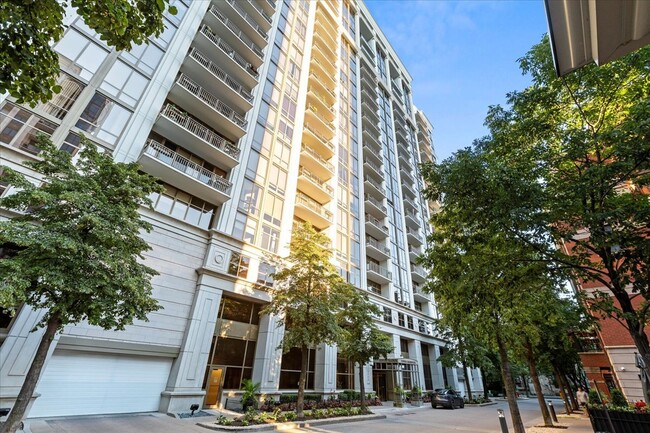property at 1335 S Prairie Ave