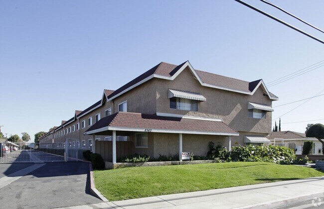 Walker Gardens in Buena Park, CA - Foto de edificio - Building Photo
