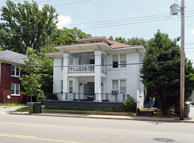 26 Mclean Blvd in Memphis, TN - Building Photo - Building Photo