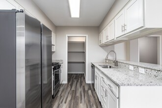 7210 Grass Valley Dr in San Antonio, TX - Building Photo - Building Photo