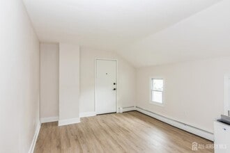 176 Manalapan Rd in Spotswood, NJ - Building Photo - Building Photo