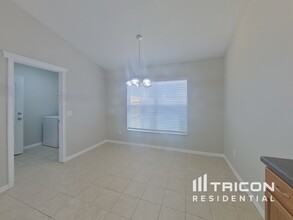 6806 Guilford Crest Dr in Apollo Beach, FL - Building Photo - Building Photo