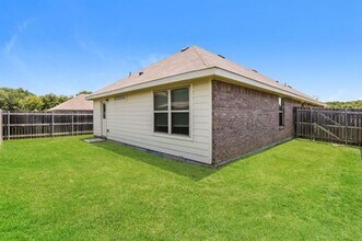 1704 Dove Cir in Ennis, TX - Building Photo - Building Photo