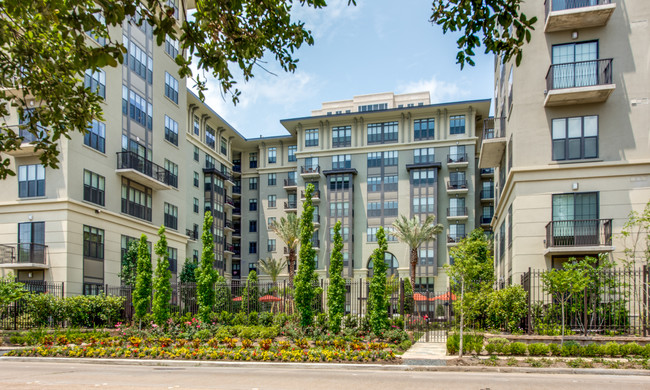 1900 Yorktown Tanglewood Apartments