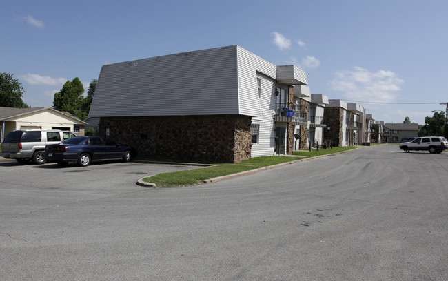 Peoria Gardens Apartments in Tulsa, OK - Foto de edificio - Building Photo