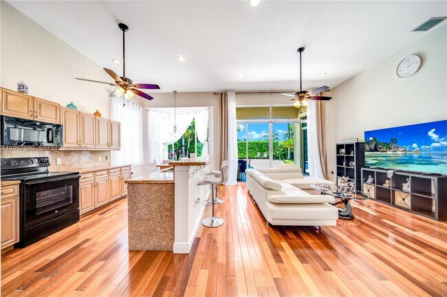 1241 S 13th Ave in Hollywood, FL - Foto de edificio - Building Photo