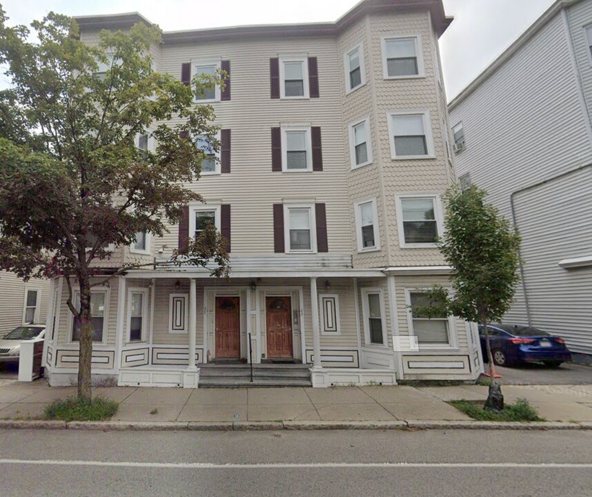 233 Aspinwall Ave, Unit #4 in Brookline, MA - Building Photo