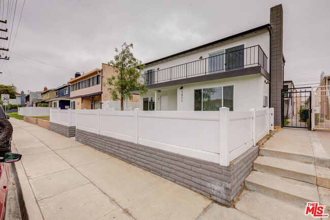 1211 Beryl St in Redondo Beach, CA - Foto de edificio - Building Photo