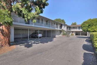 655 Mariposa Avenue Apartments in Mountain View, CA - Building Photo - Building Photo