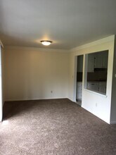 460 Fox Hills Dr S, Unit 460-2 in Bloomfield, MI - Building Photo - Building Photo