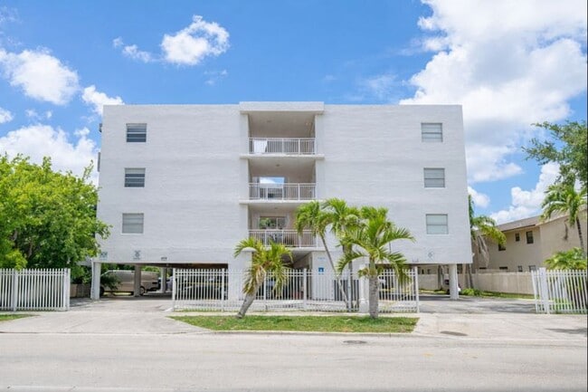 1095 W 77 St Hialeah, FL 33014
