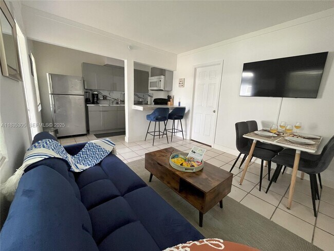 1040 SW 28th St in Fort Lauderdale, FL - Building Photo - Building Photo