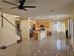 3732 Shimmering Creek Ave in North Las Vegas, NV - Foto de edificio - Building Photo