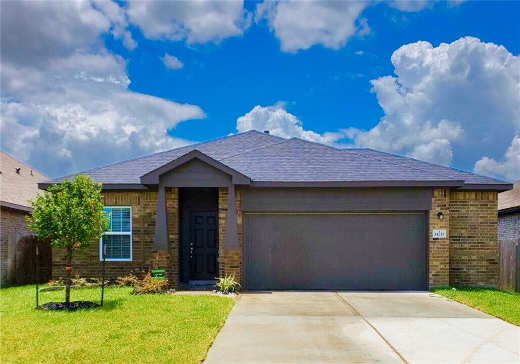 14211 Alberta Spruce Ln in Crosby, TX - Foto de edificio