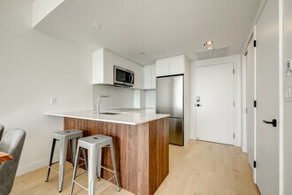 1200 Jeanne-Mance Rue in Montréal, QC - Building Photo - Building Photo