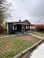 165 Highland Ave in Mckees Rocks, PA - Building Photo