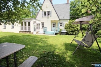 6 Cottage Pl in Allendale, NJ - Building Photo - Building Photo
