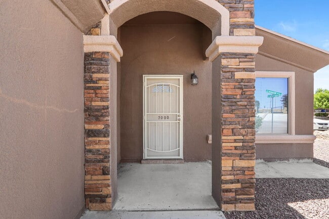 7000 Long Meadow Dr in El Paso, TX - Building Photo - Building Photo