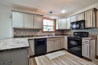 2005 Abby Glen Dr in Tipp City, OH - Building Photo - Building Photo